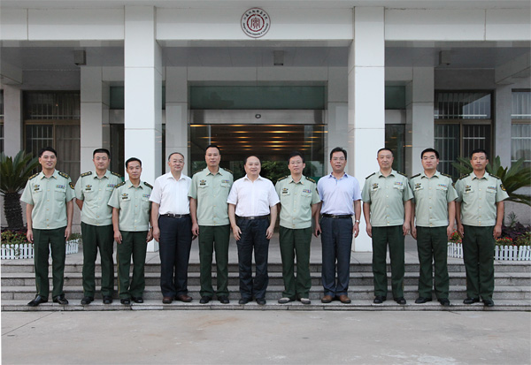 武警常州支队领导访问我校